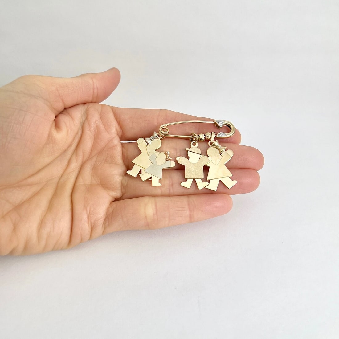 Vintage Diamond Family Safety Pin Brooch 14K Yellow Gold, 11.02 Grams - 2