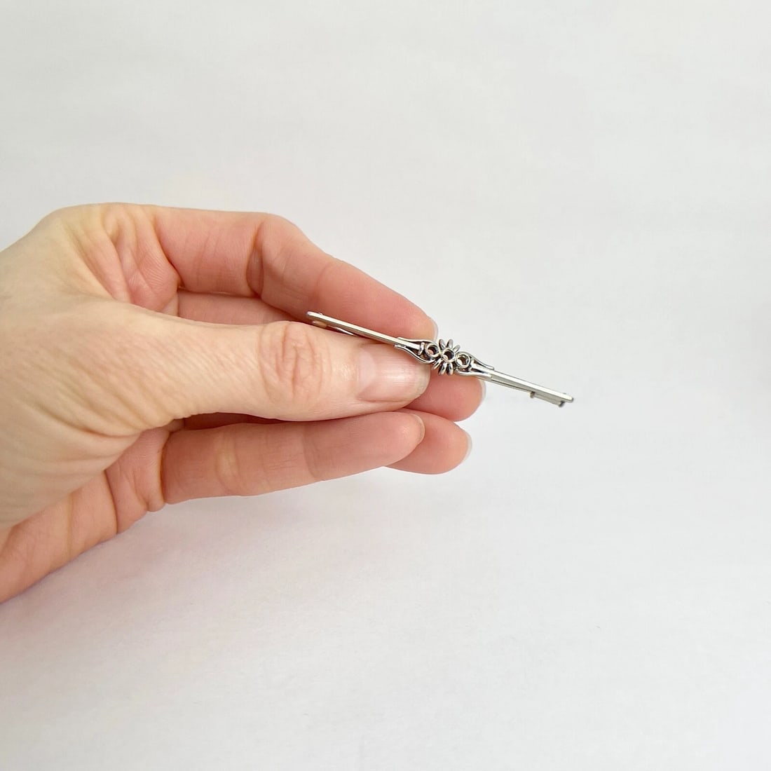 Antique Art Deco Long Filigree Brooch Pin 14K White Gold, 3.62 Grams - 5