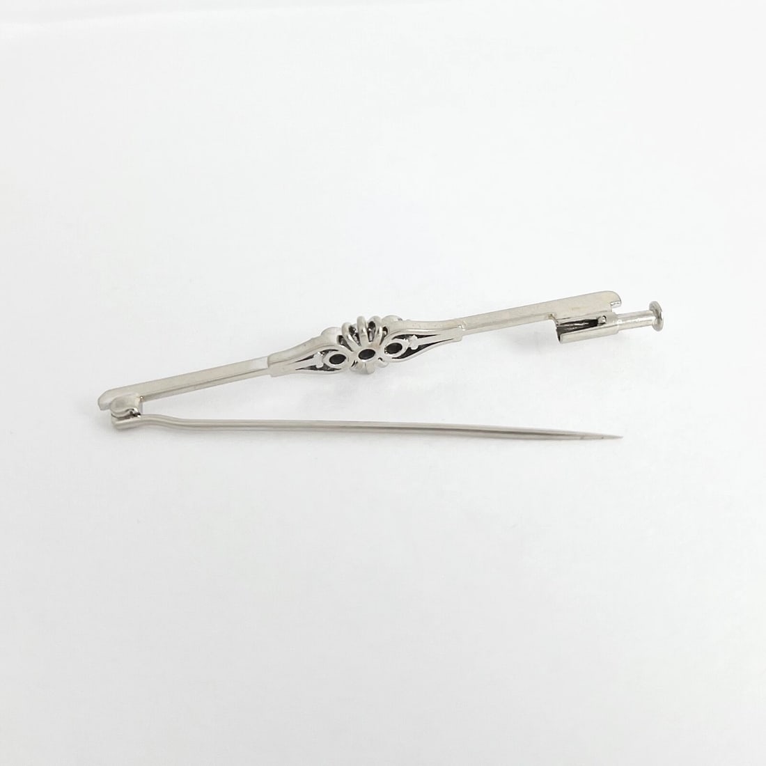 Antique Art Deco Long Filigree Brooch Pin 14K White Gold, 3.62 Grams - 7