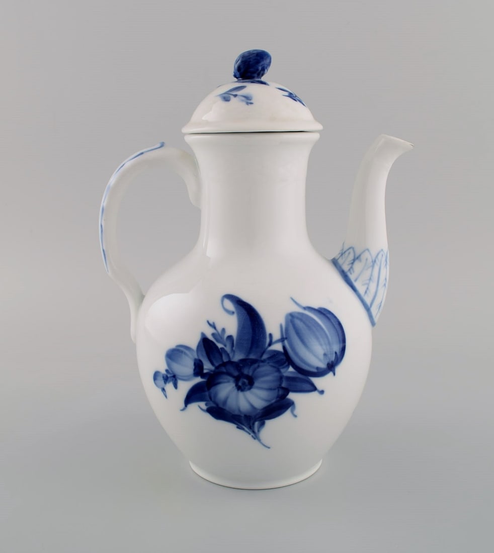 Antique Royal Copenhagen Blue Flower Braided coffee pot. Model number 10/8189. Early 20th century. - 4