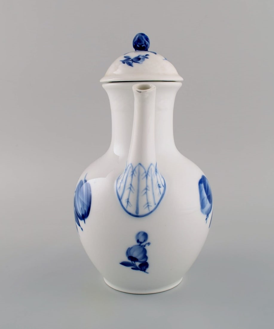 Antique Royal Copenhagen Blue Flower Braided coffee pot. Model number 10/8189. Early 20th century. - 5