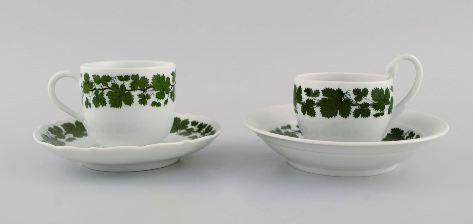 Two Meissen Green Ivy Vine Leaf coffee cups with saucers in hand-painted porcelain. 20th century.: Title: Two Meissen Green Ivy Vine Leaf coffee cups with saucers in hand-painted porcelain. 20th century. Description: Two Meissen Green Ivy Vine Leaf coffee cups with saucers in hand-painted porcelain