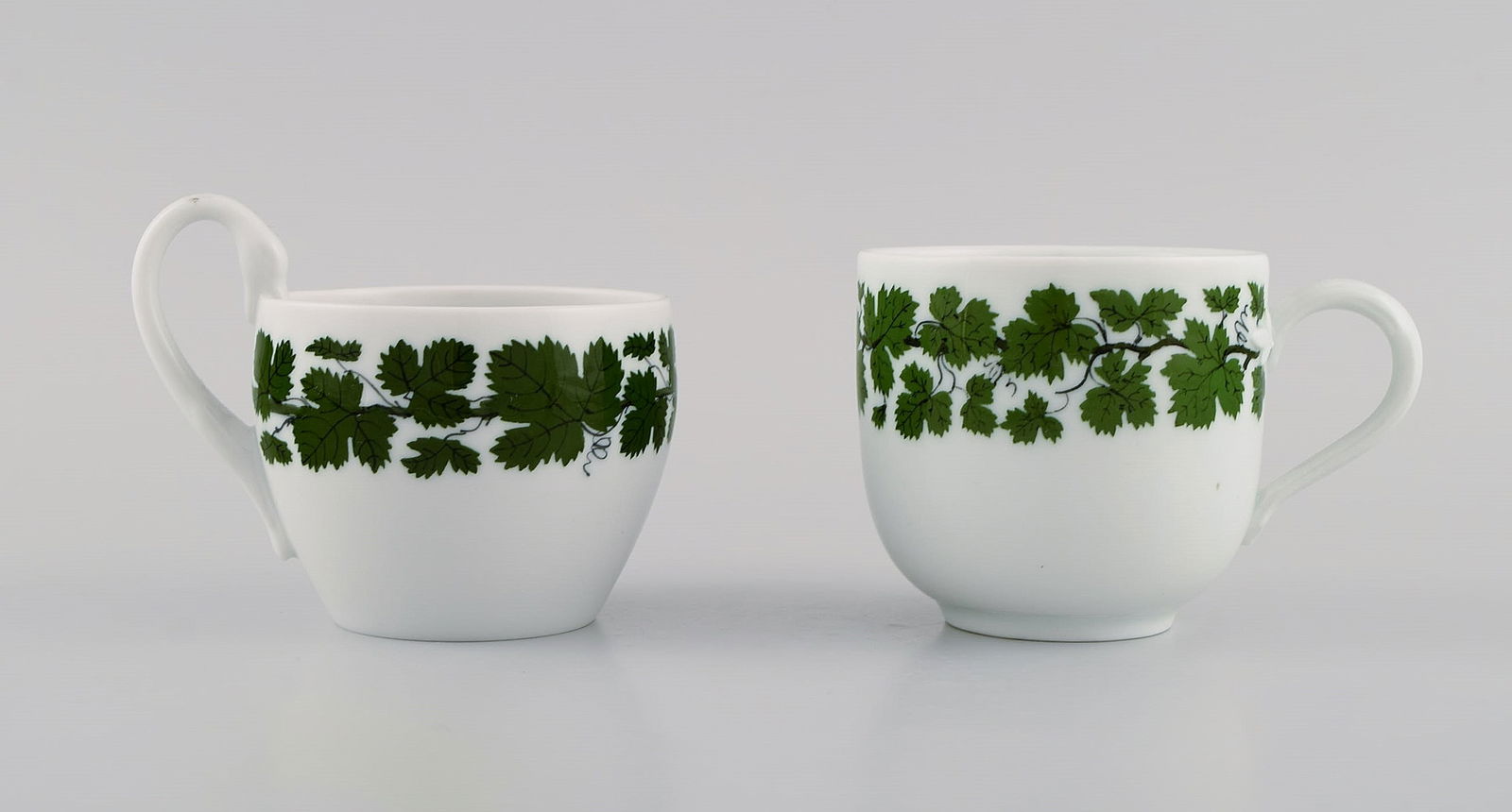 Two Meissen Green Ivy Vine Leaf coffee cups with saucers in hand-painted porcelain. 20th century. - 4