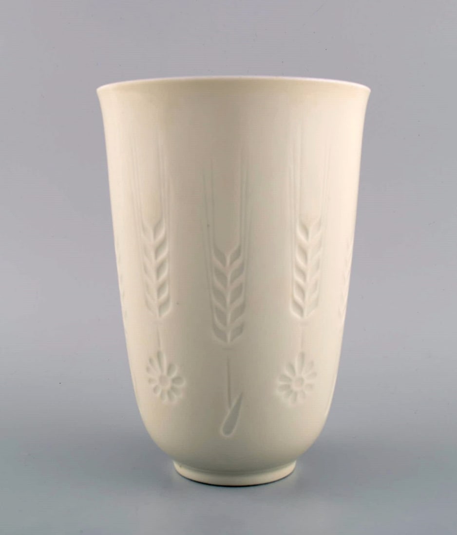 Royal Copenhagen blanc de chine vase with flowers and corn tassels in relief. Model number 4162. - 2