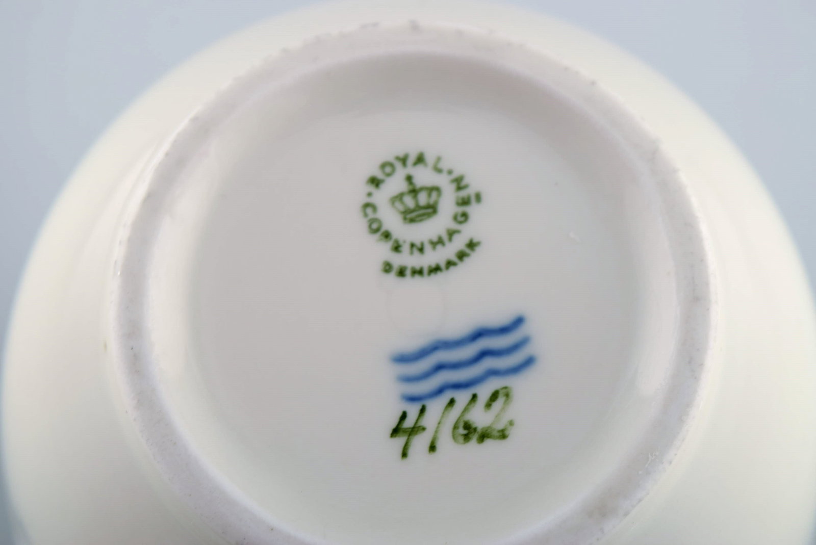 Royal Copenhagen blanc de chine vase with flowers and corn tassels in relief. Model number 4162. - 5