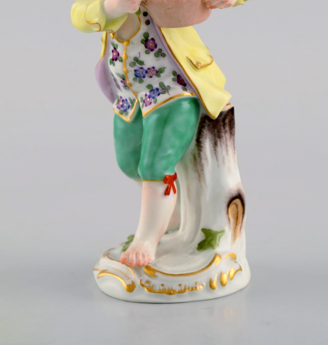 Antique Meissen porcelain figurine. Boy with flower basket. Model 149. Approx. 1900. - 3