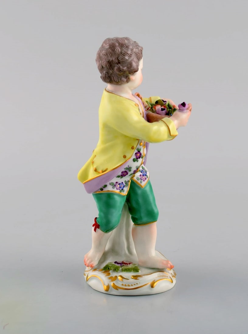 Antique Meissen porcelain figurine. Boy with flower basket. Model 149. Approx. 1900. - 4
