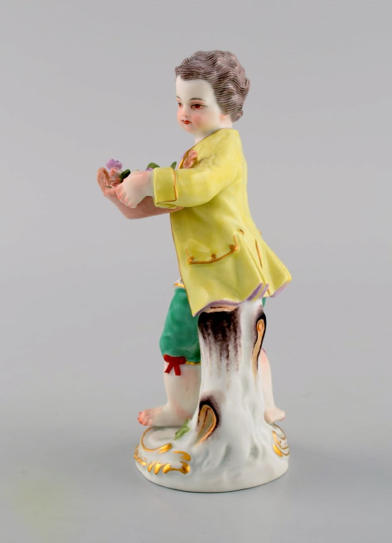 Antique Meissen porcelain figurine. Boy with flower basket. Model 149. Approx. 1900. - 6