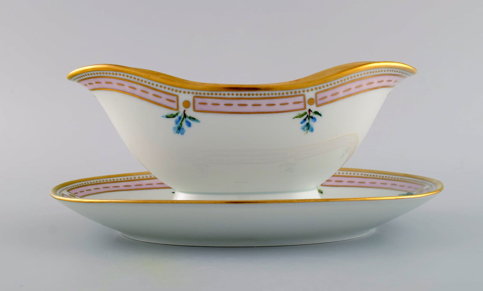 Bing & Grøndahl porcelain sauce boat with hand-painted flowers and gold decoration. Flora - 2