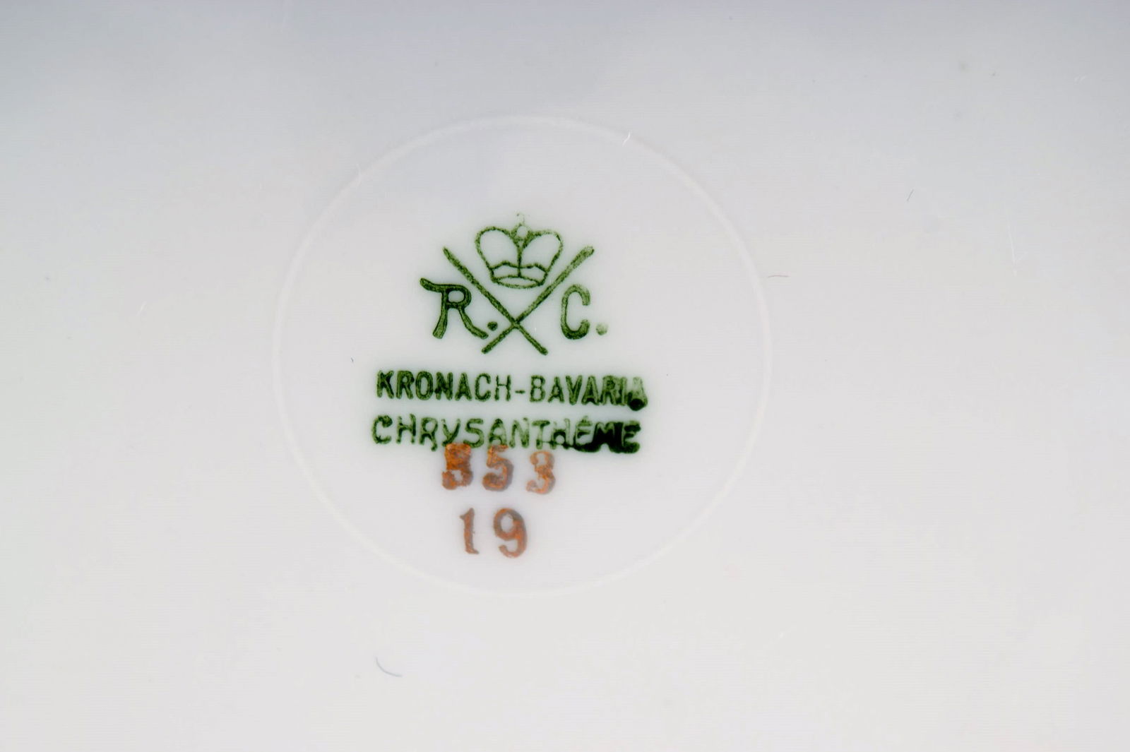 Kronach, Germany. 14 porcelain plates with hand-painted fruits. 1940s. - 7