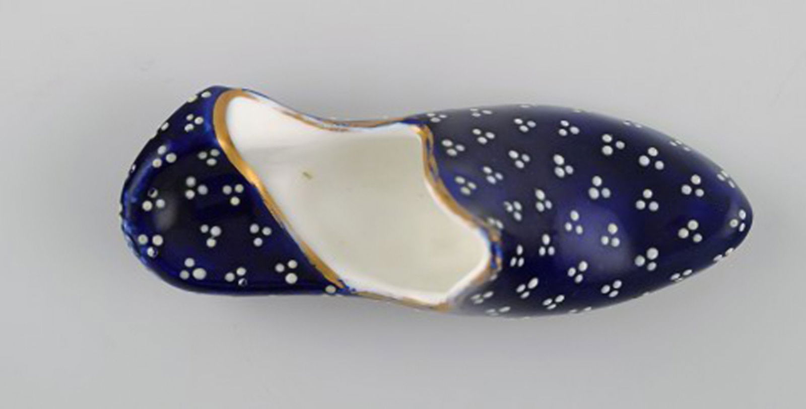 Three antique Meissen slippers in hand-painted porcelain. 19th century. - 3