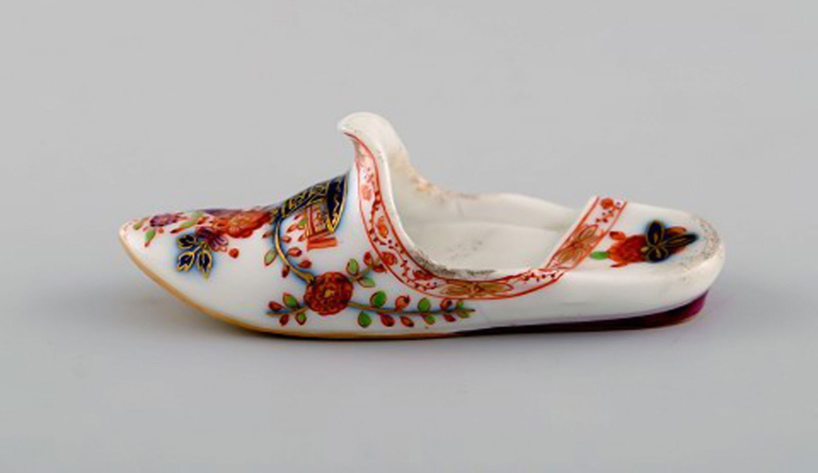Antique Meissen slipper in hand-painted porcelain with floral motifs and gold edge. Early 19th - 3