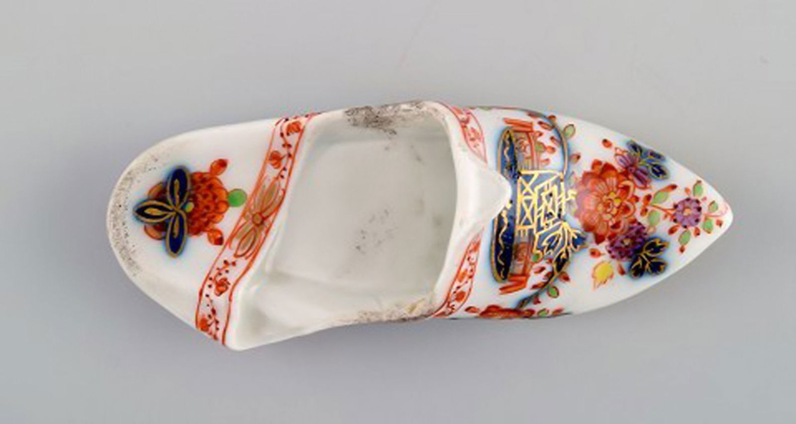 Antique Meissen slipper in hand-painted porcelain with floral motifs and gold edge. Early 19th - 4