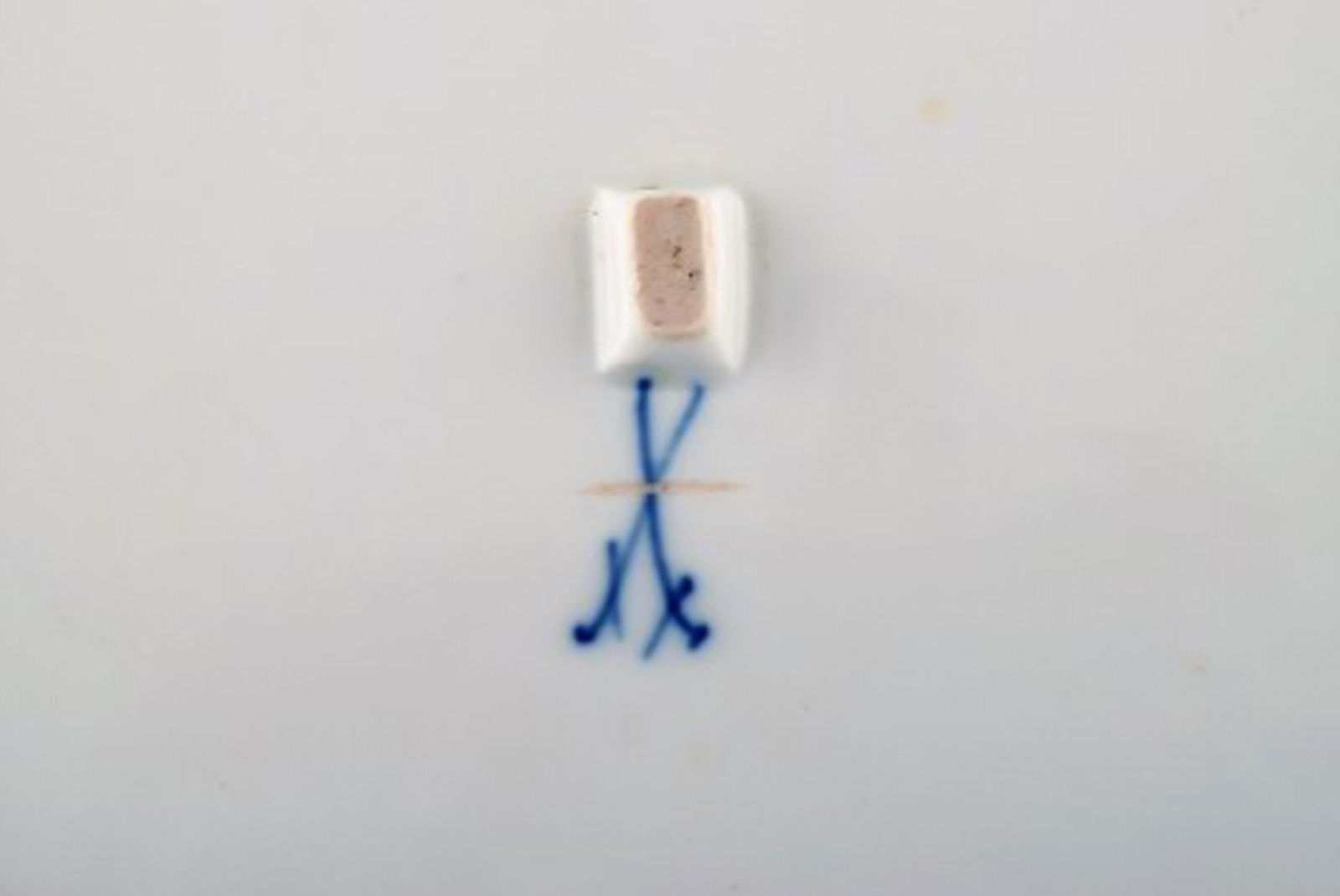 Antique Meissen dish / bowl in hand-painted porcelain. Romantic scenery with noble couple, - 5