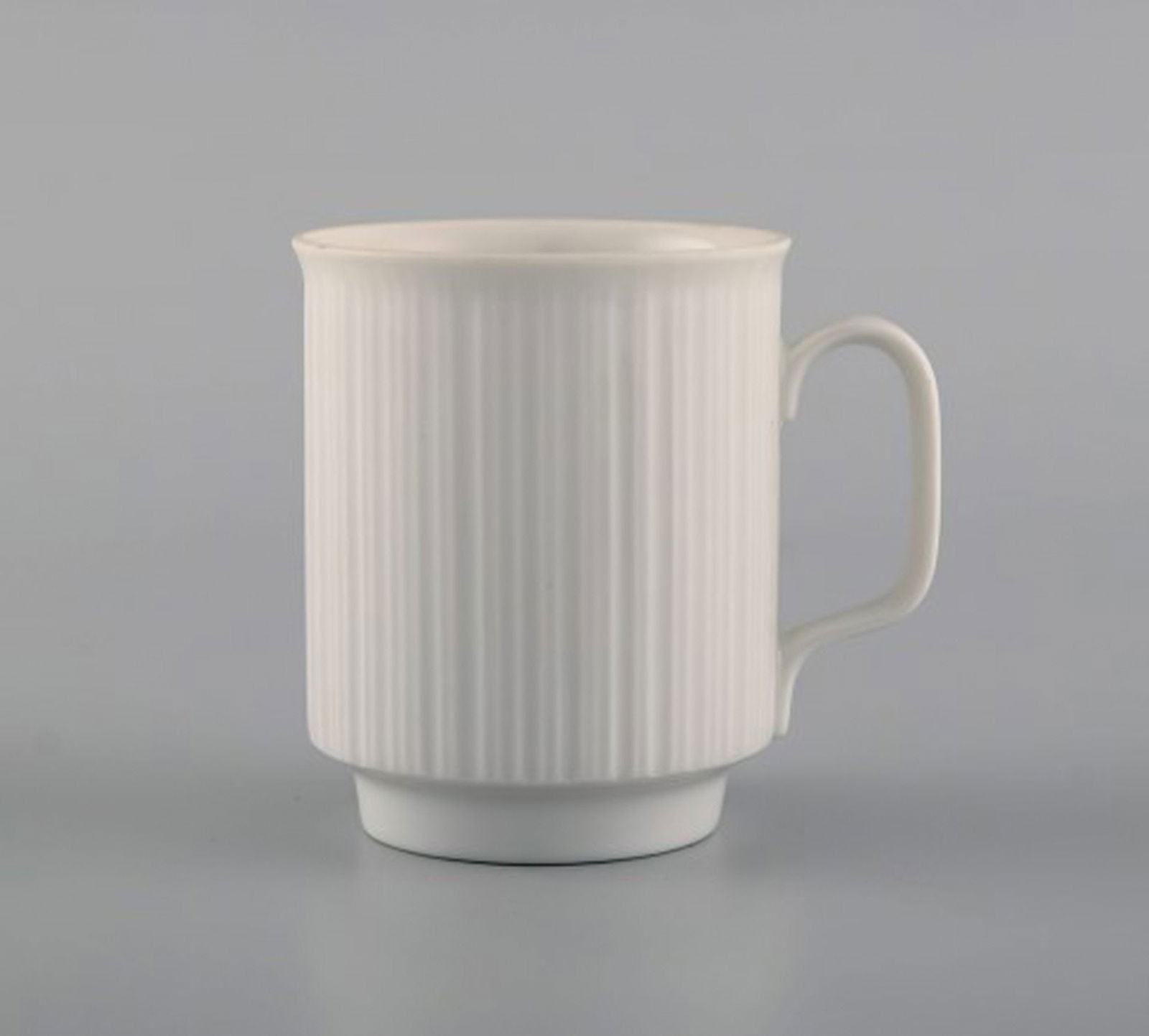 Tapio Wirkkala for Rosenthal. Four porcelain noire mocha cups with saucers in black and white fluted - 3