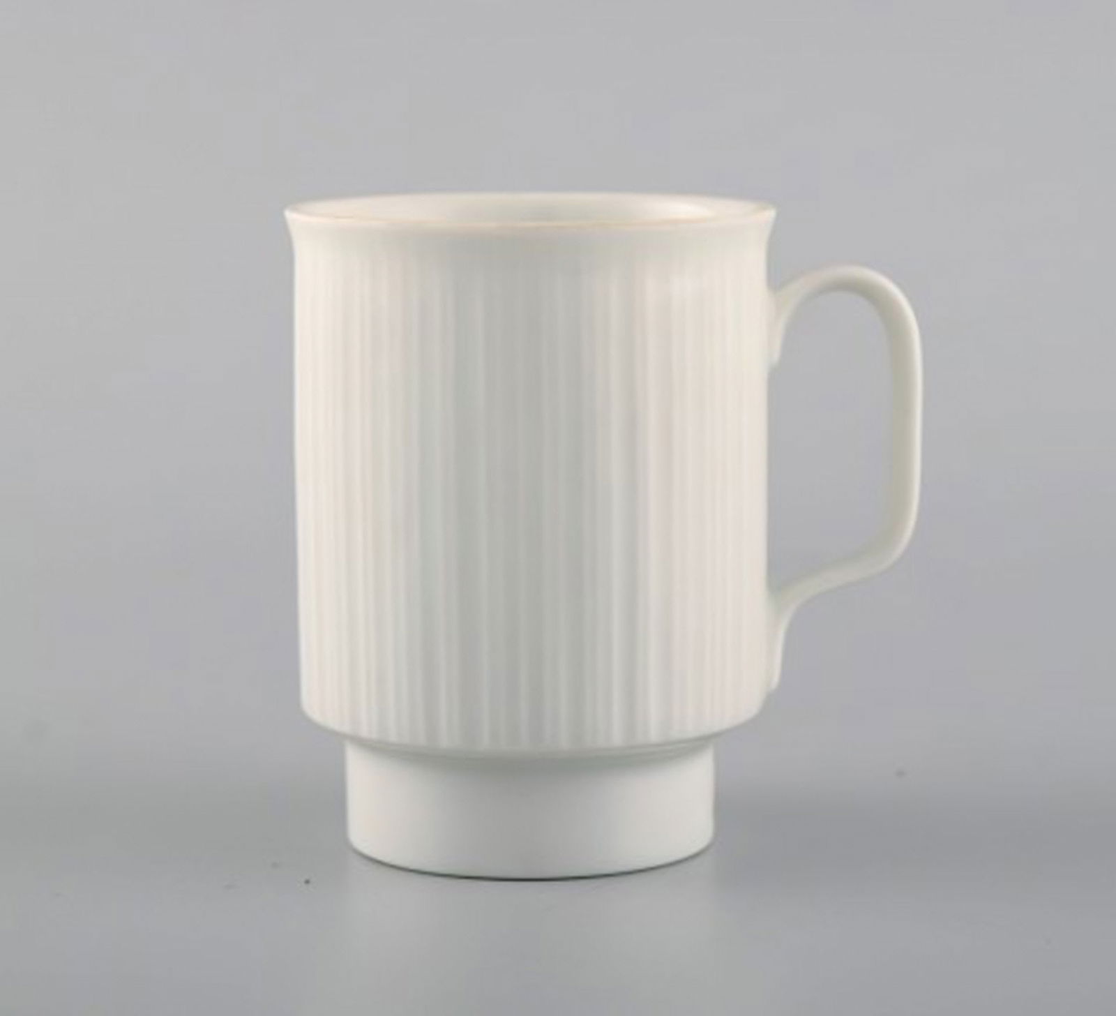 Tapio Wirkkala for Rosenthal. Five porcelain noire mocha cups with saucers and sugar bowl in black - 3