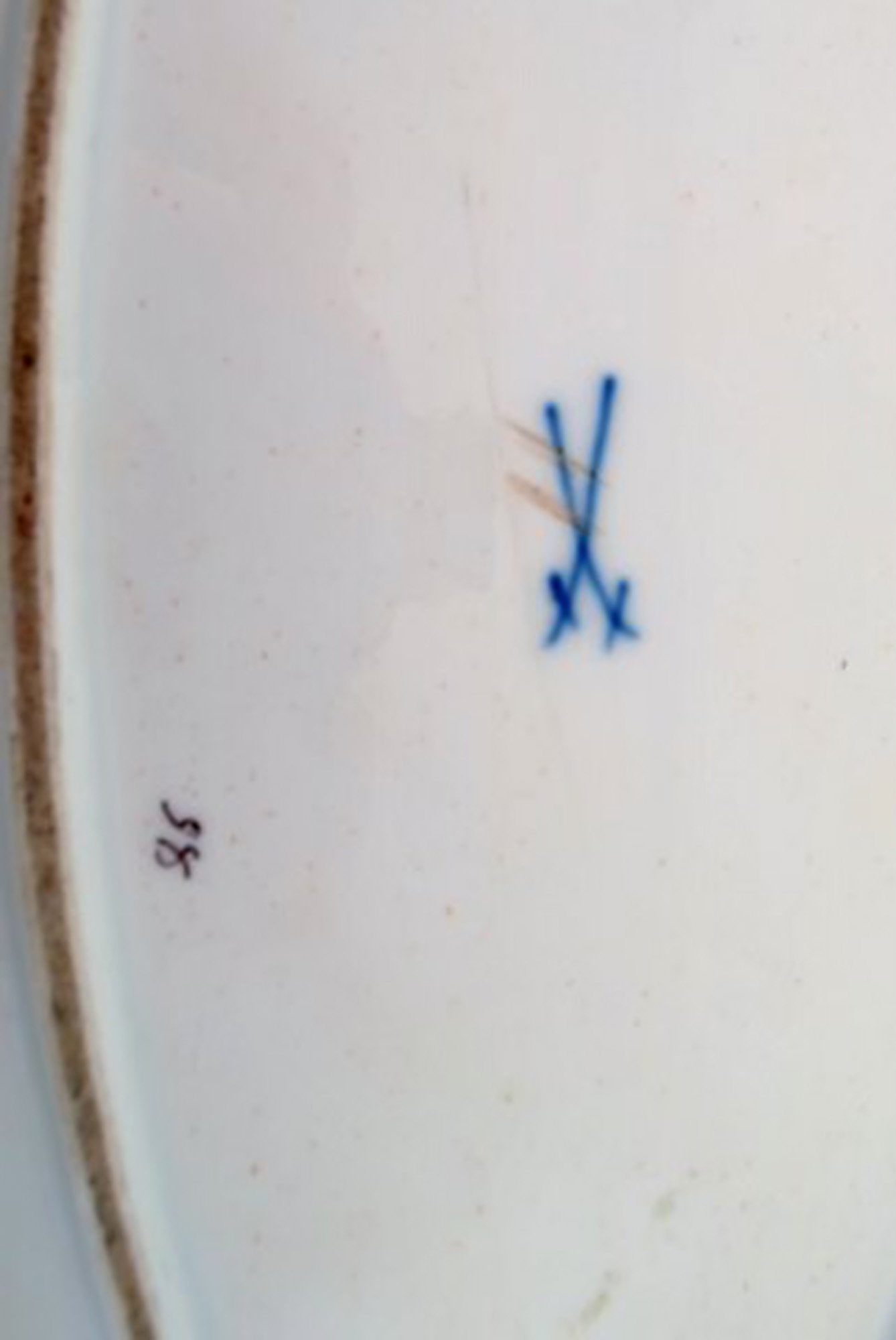 Colossal antique Meissen serving dish in hand-painted porcelain with pink roses. Early 20th century. - 5