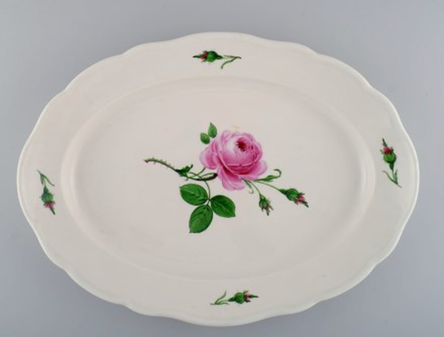 Large antique Meissen serving dish in hand-painted porcelain with pink roses. Early 20th century. (1 of 4)