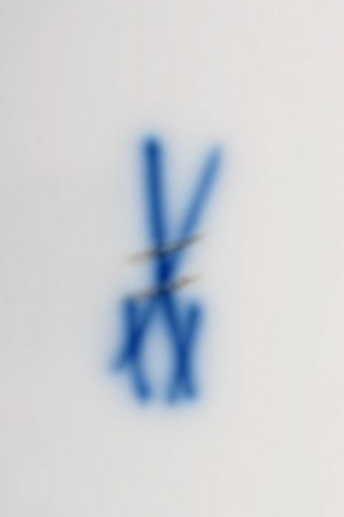 Large antique Meissen serving dish in hand-painted porcelain with pink roses. Early 20th century. - 4