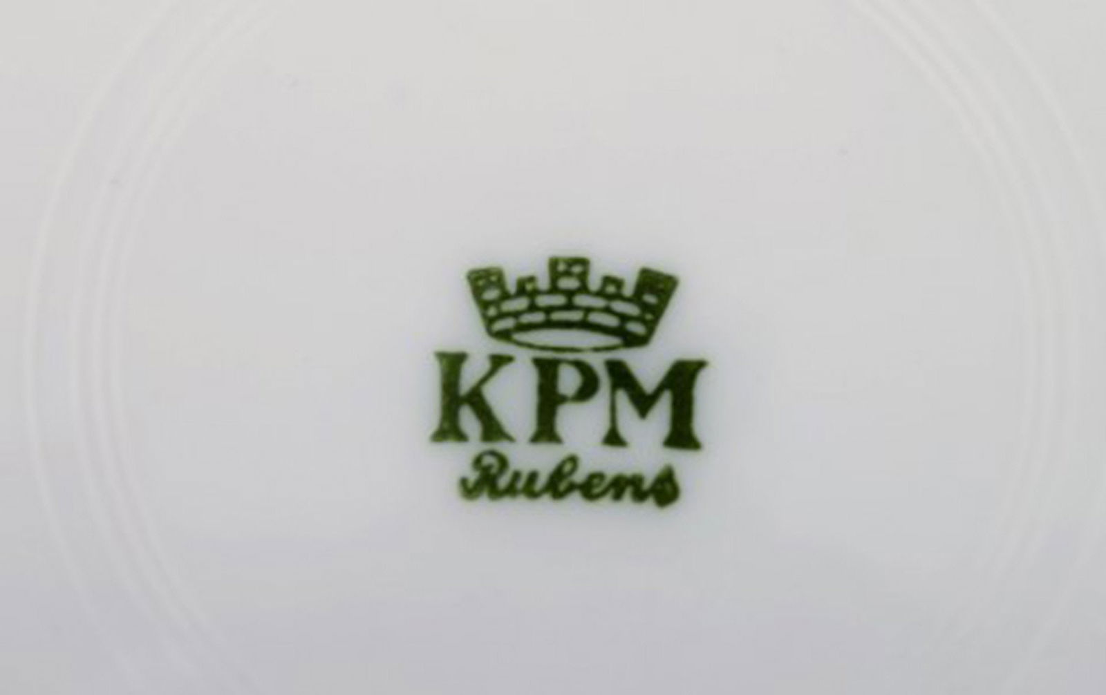 KPM, Berlin. 11 Rubens lunch plates in porcelain with floral motifs, gold edge and scrolls in - 4