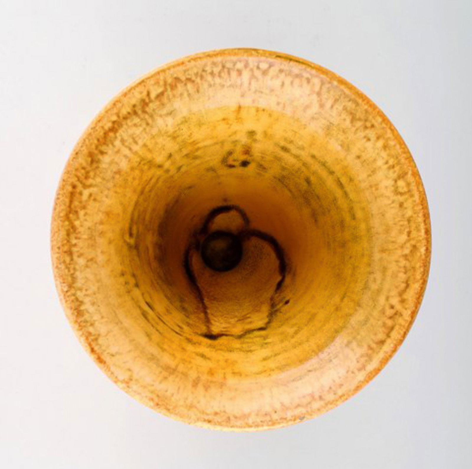 KPM, Berlin. 11 Rubens deep plates in porcelain with floral motifs, gold edge and scrolls in relief.: Title: KPM, Berlin. 11 Rubens deep plates in porcelain with floral motifs, gold edge and scrolls in relief. 1940's. Description: KPM, Berlin. 11 Rubens deep plates in porcelain with floral motifs, gol