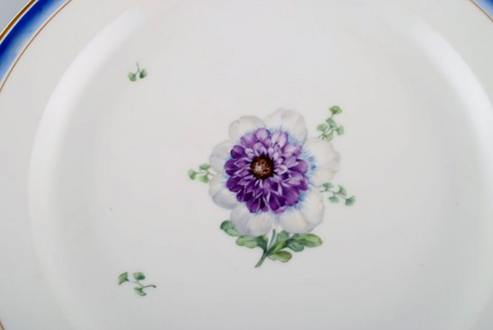 Large round antique Royal Copenhagen dish in hand-painted porcelain with flowers and blue edge with - 2