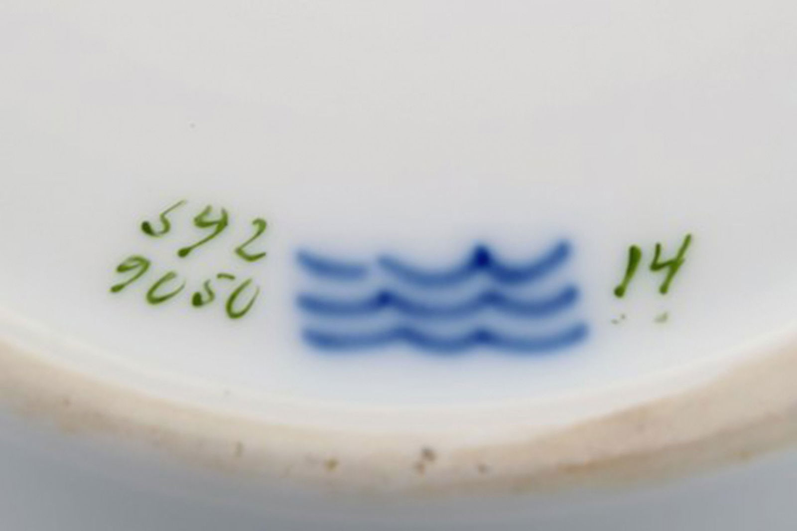 Four antique Royal Copenhagen deep plates in hand-painted porcelain with flowers and blue edge with - 6