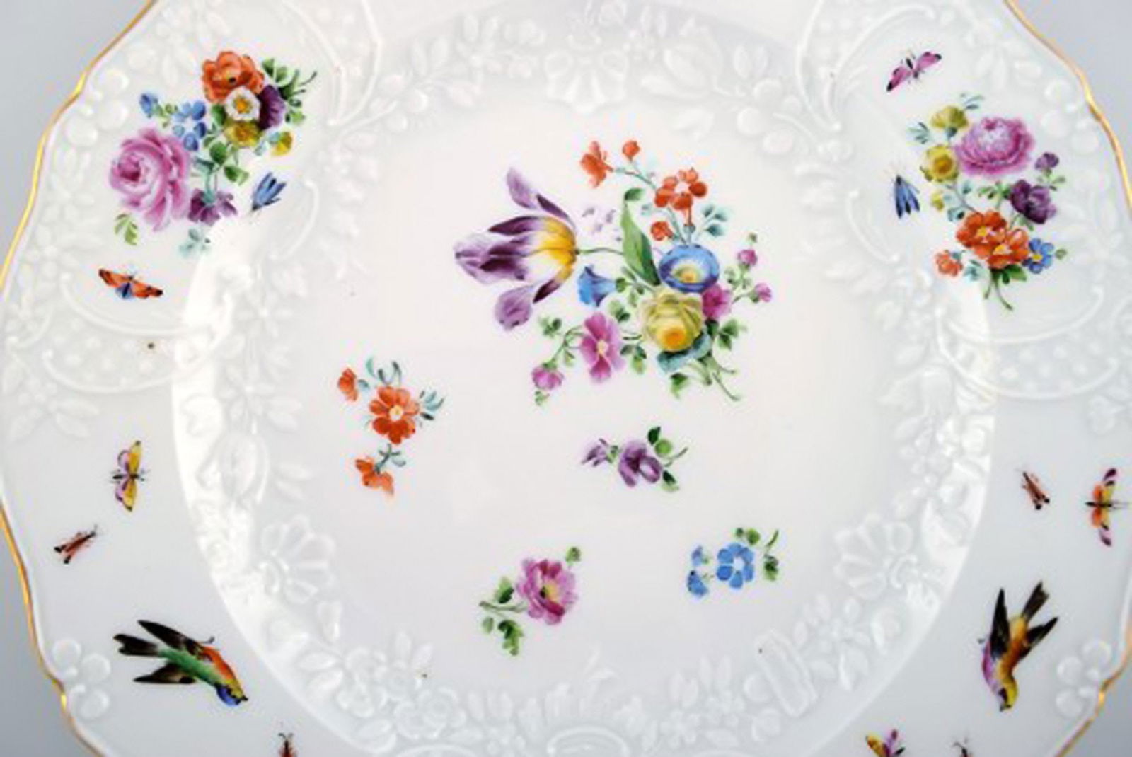 Antique Meissen plate in hand-painted porcelain with flowers and birds. 19th century. - 2