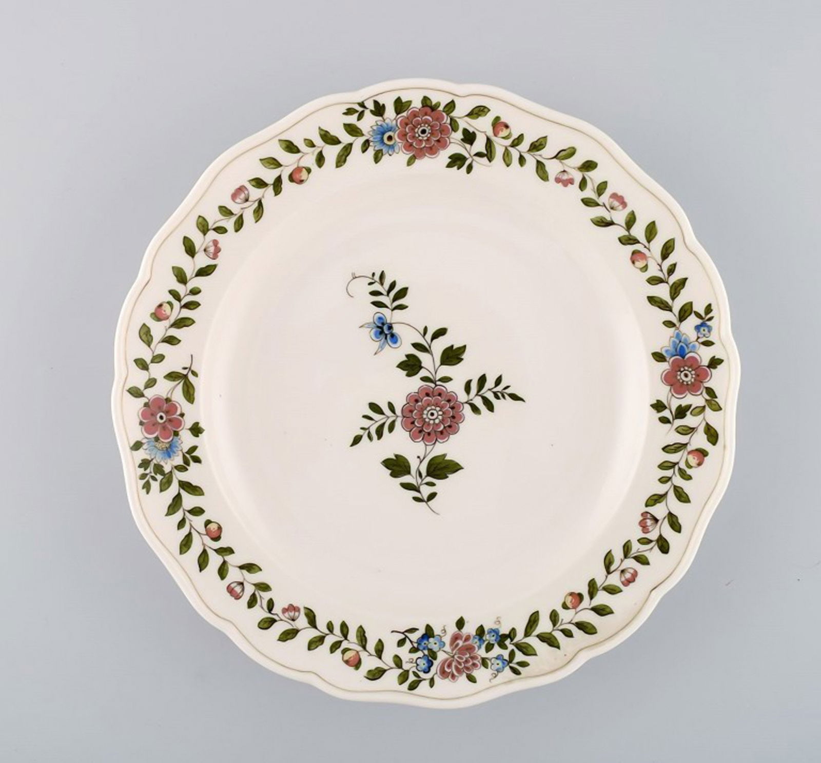 Meissen plate in hand-painted porcelain with floral decoration. 20th century. (1 of 4)