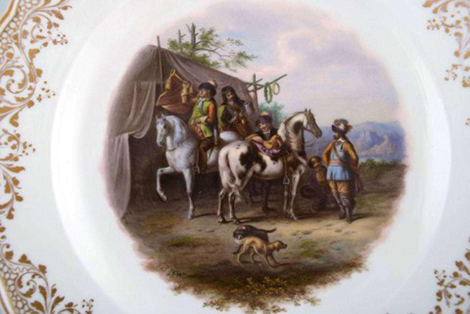 Antique Meissen decoration plate in hand-painted porcelain with hunting motif and gold decoration. - 2