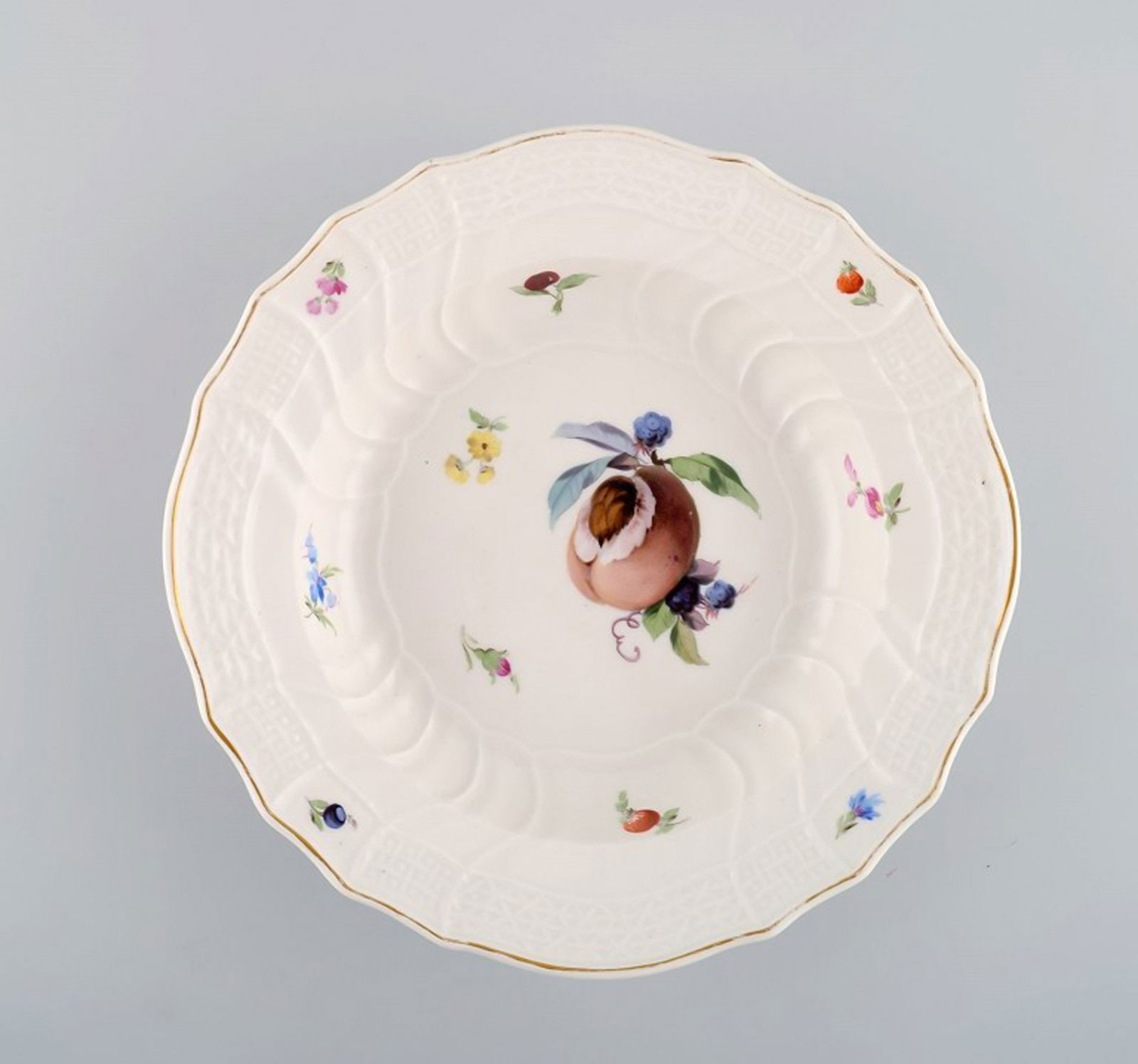 Antique Meissen deep plate in hand-painted porcelain with peach and flowers. 19th century. (1 of 5)