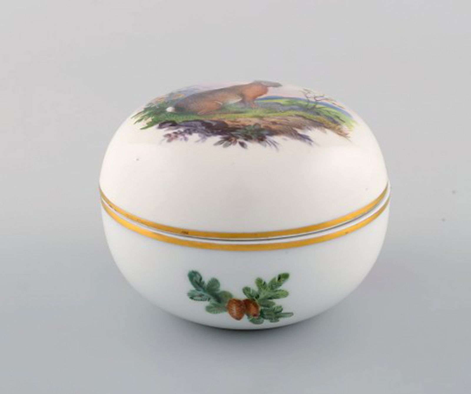 Meissen lidded jar in hand-painted porcelain with hare. 20th century. - 2