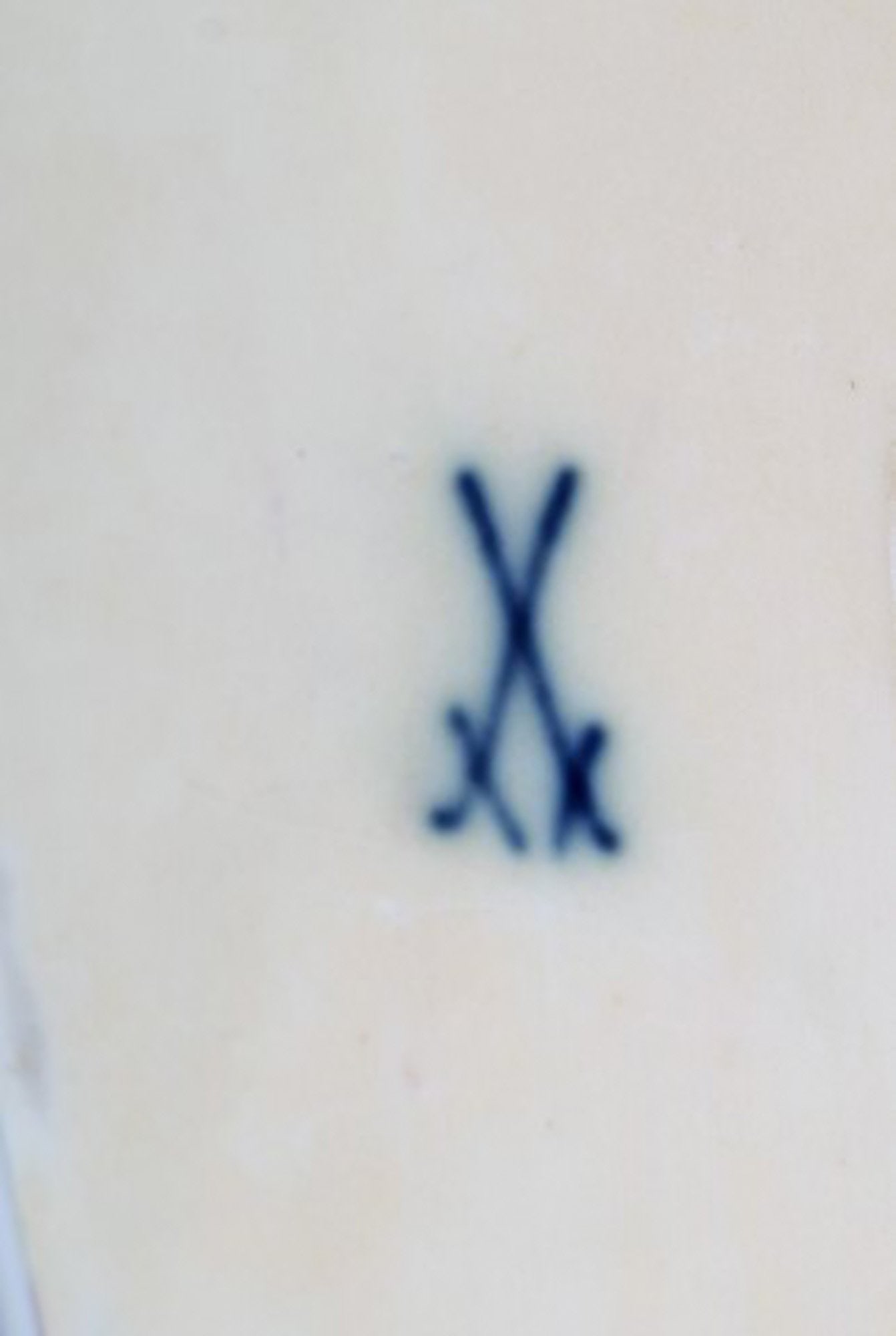 Antik Meissen slipper in hand-painted porcelain with floral motifs and gold edge. 19th century. - 6