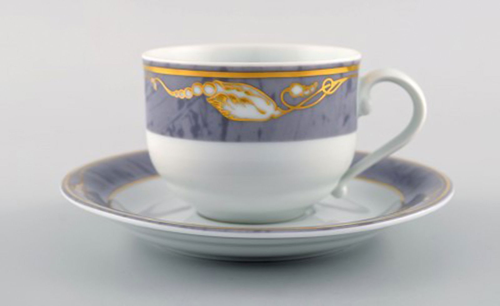 Royal Copenhagen Gray Magnolia. Complete coffee service for 12 people in porcelain. Late 20th - 5