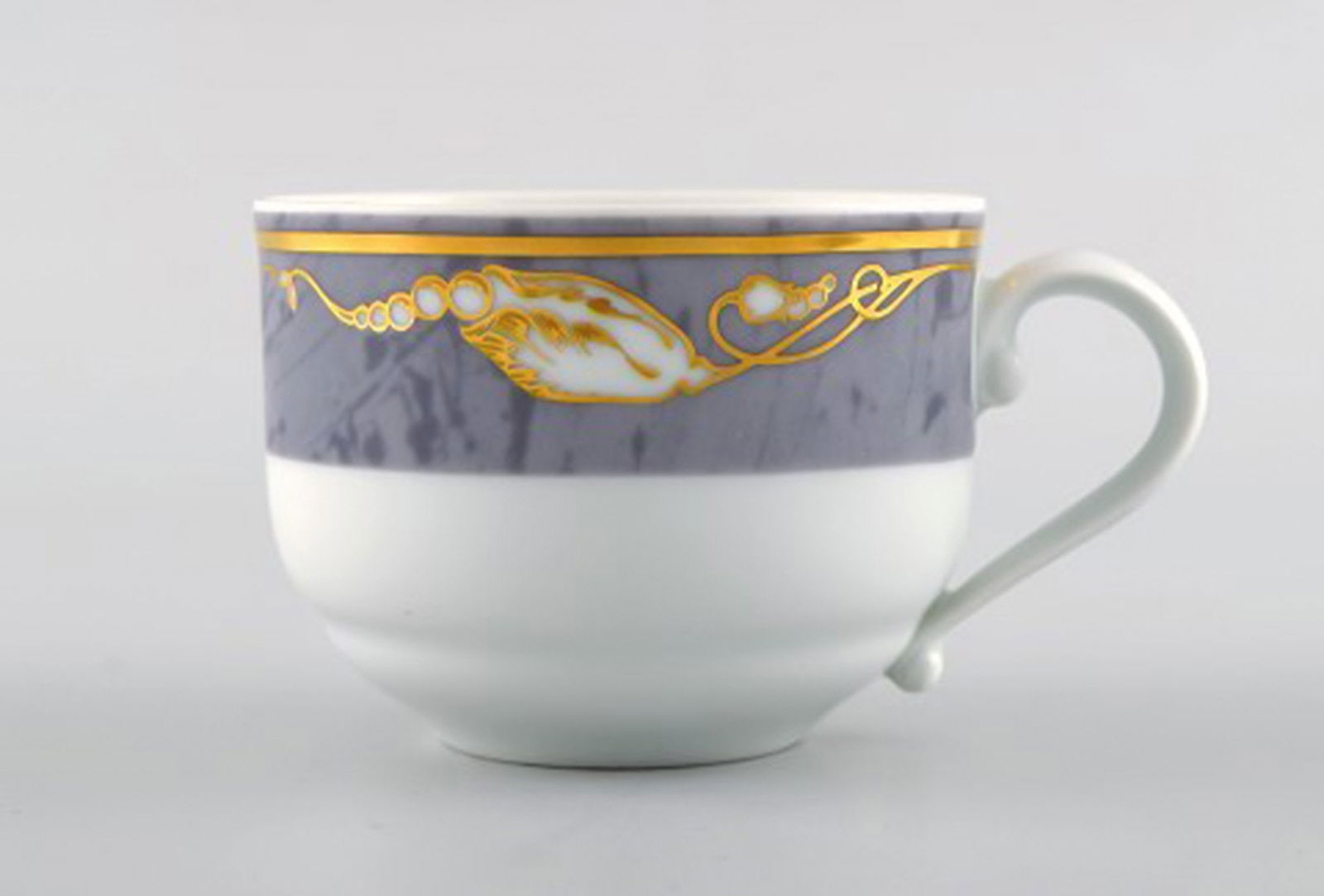 Royal Copenhagen Gray Magnolia. Complete coffee service for 12 people in porcelain. Late 20th - 6