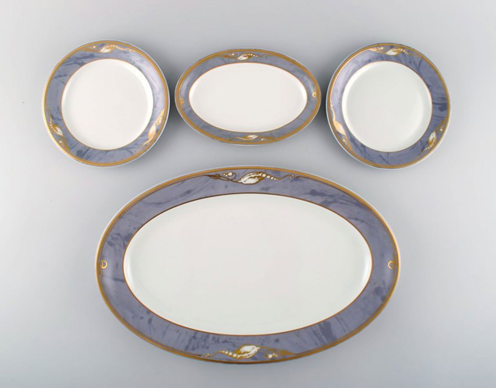 Royal Copenhagen Gray Magnolia. Two dishes and two plates in porcelain. Late 20th century.: Title: Royal Copenhagen Gray Magnolia. Two dishes and two plates in porcelain. Late 20th century. Description: Royal Copenhagen Gray Magnolia. Two dishes and two plates in porcelain. Late 20th century