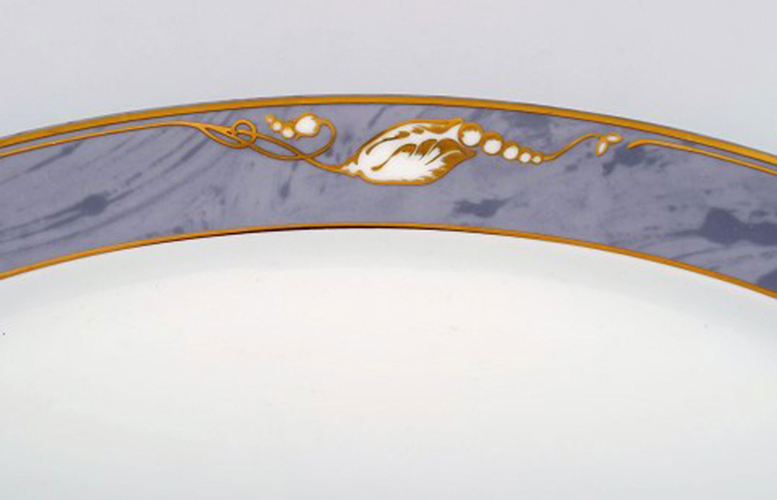 Royal Copenhagen Gray Magnolia. Two dishes and two plates in porcelain. Late 20th century. - 3