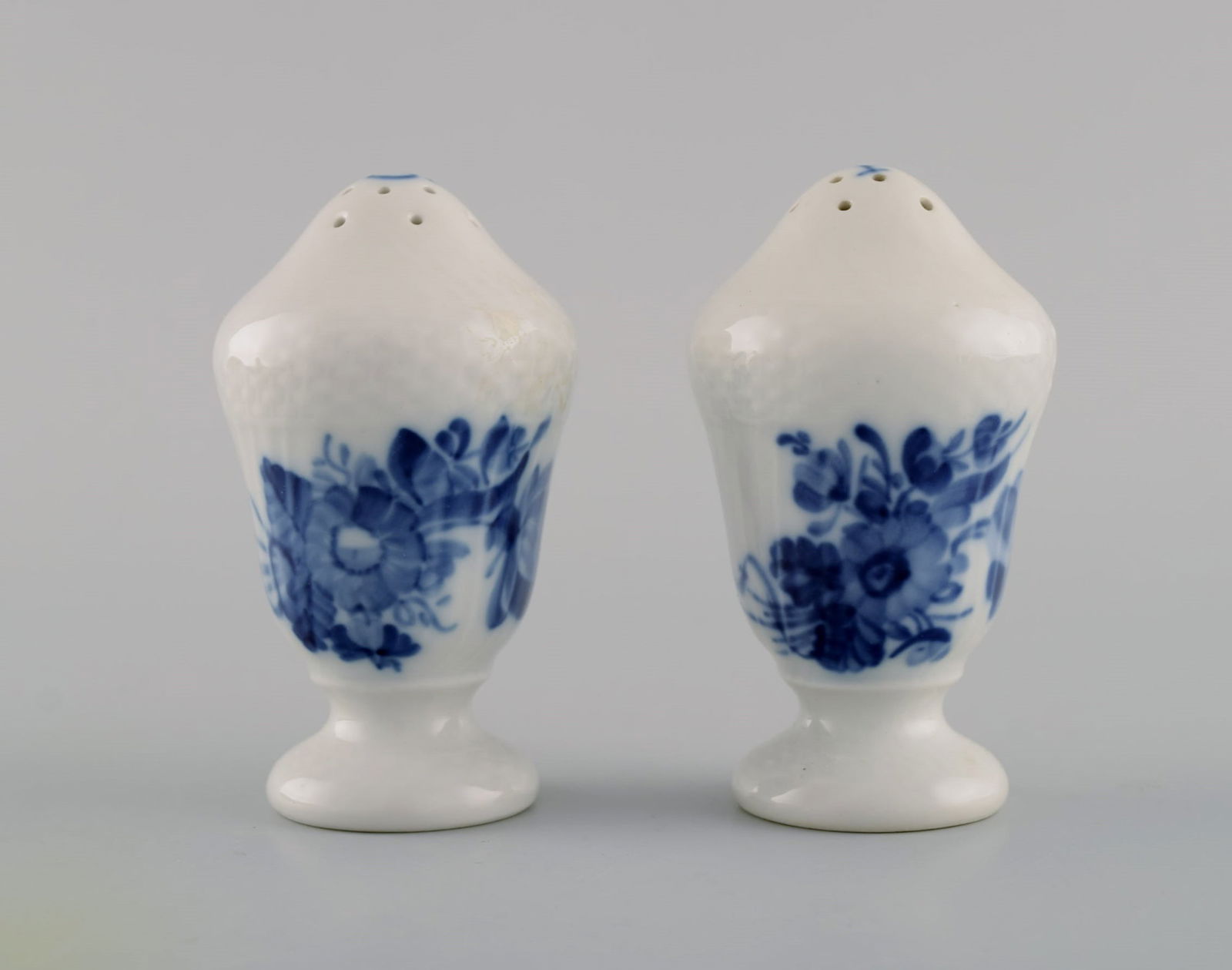 Royal Copenhagen Blue Flower Curved salt and pepper shaker. (1 of 6)