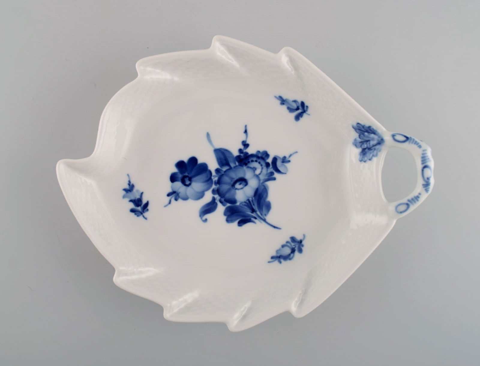 Royal Copenhagen Blue Flower Braided leaf-shaped dish. Model number 10/8002. Dated 1959. (1 of 5)