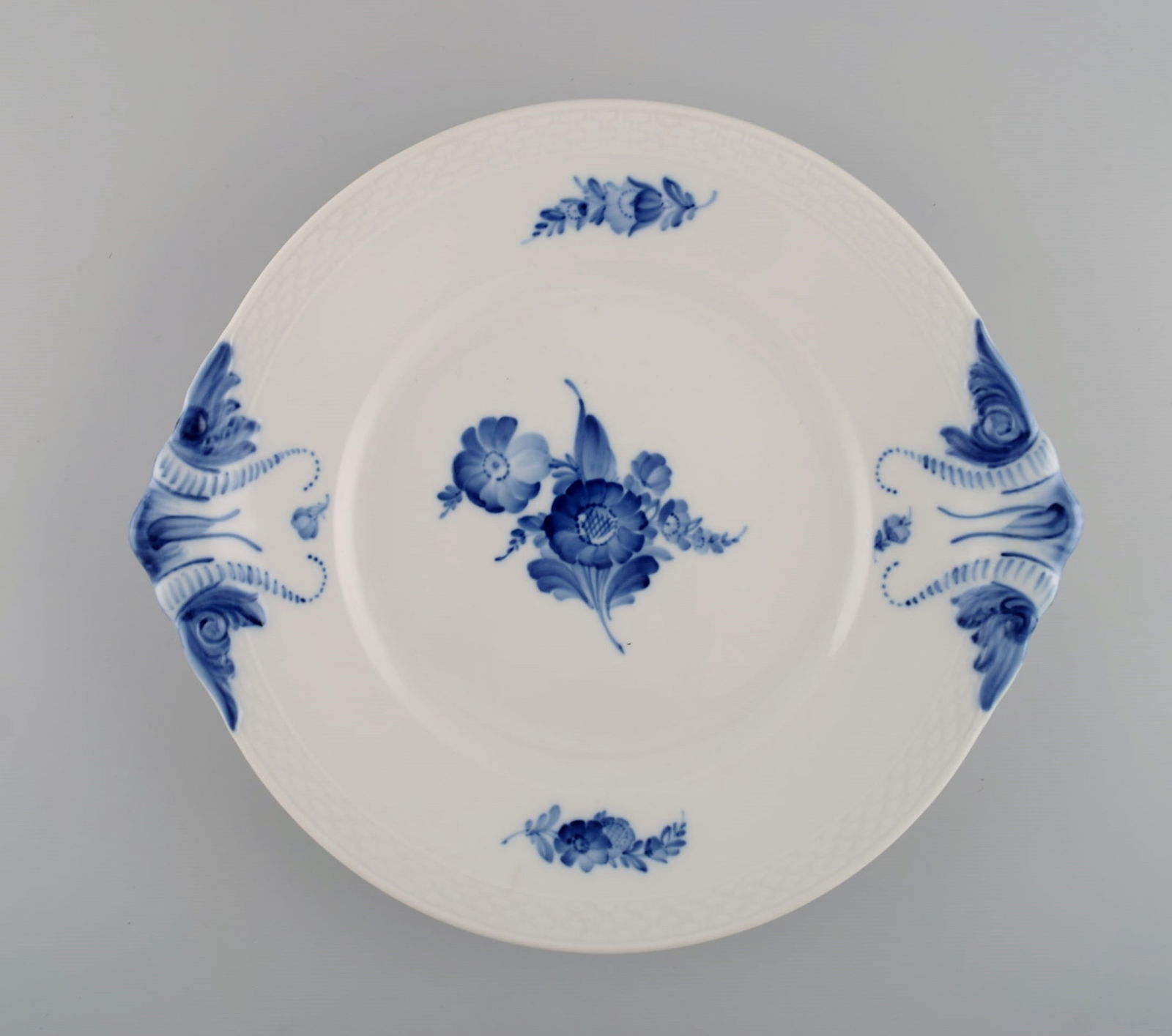 Royal Copenhagen Blue Flower Braided dish. Dated 1962. Model number 10/8162. (1 of 5)