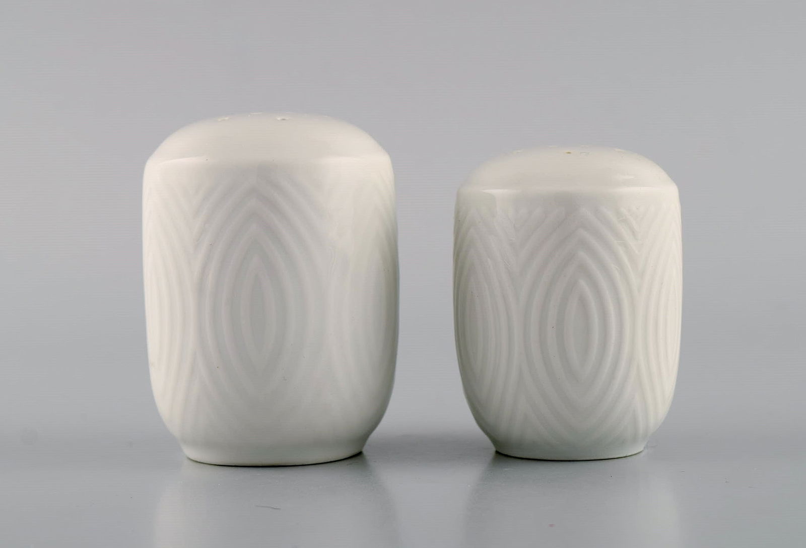 Royal Copenhagen. Salto service, White. Salt and pepper shaker. 1960s. (1 of 6)