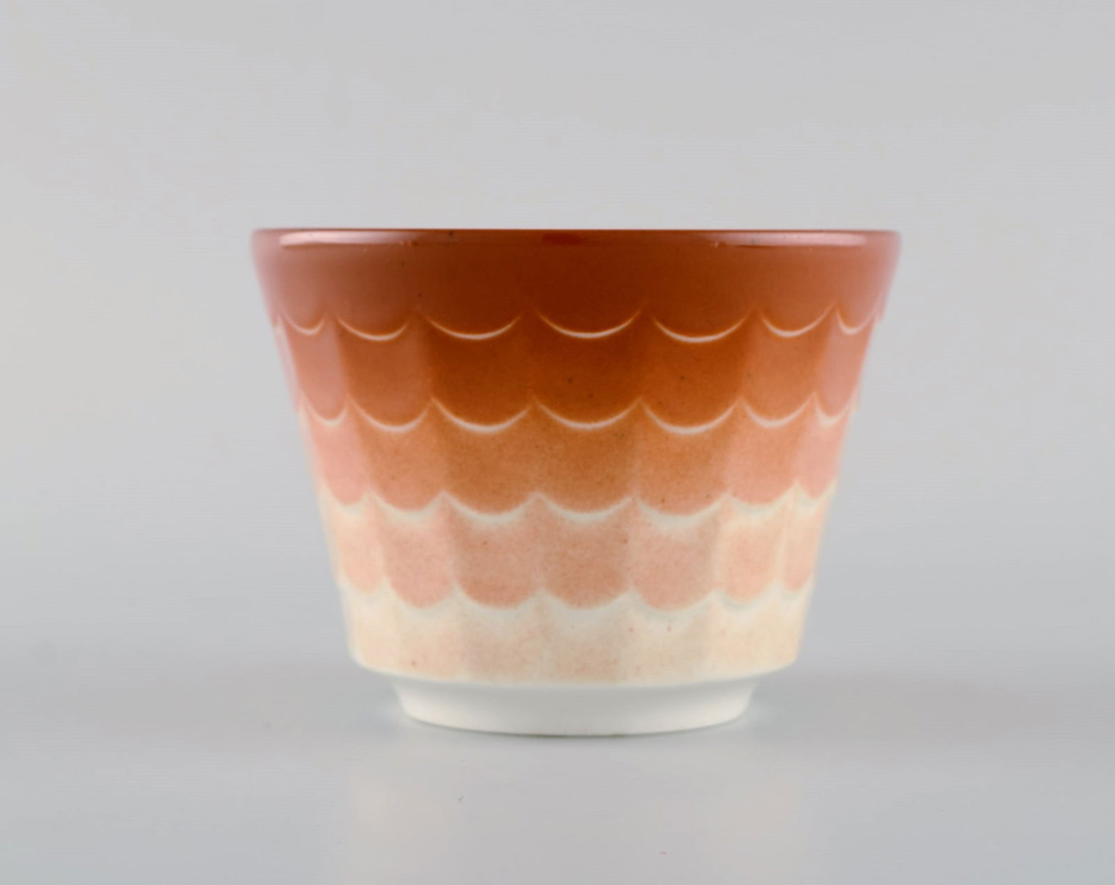 Wilhelm Kåge for Gustavsberg. Six flower pot covers in porcelain. Swedish design, 1960s. - 4