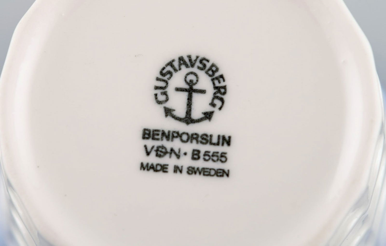 Wilhelm Kåge for Gustavsberg. Six flower pot covers in porcelain. Swedish design, 1960s. - 6