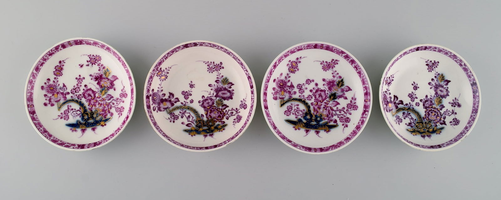 Four antique Meissen teacups with saucers in hand-painted porcelain. Purple flowers and gold - 2