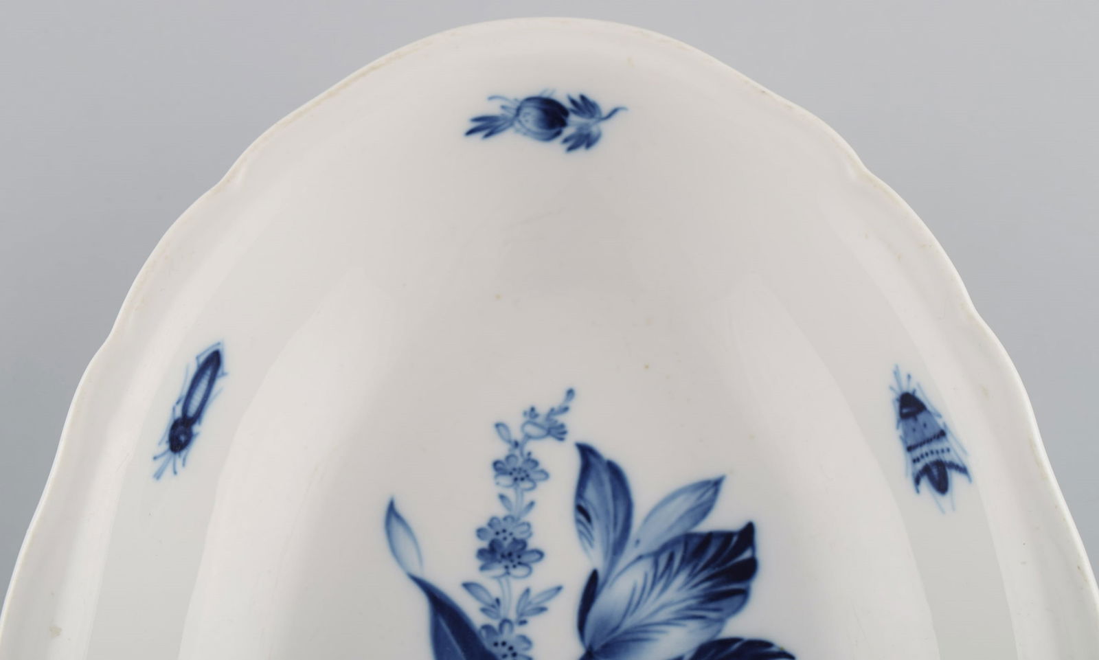 Antique Meissen porcelain bowl with hand-painted flowers and insects. 19th century. - 4