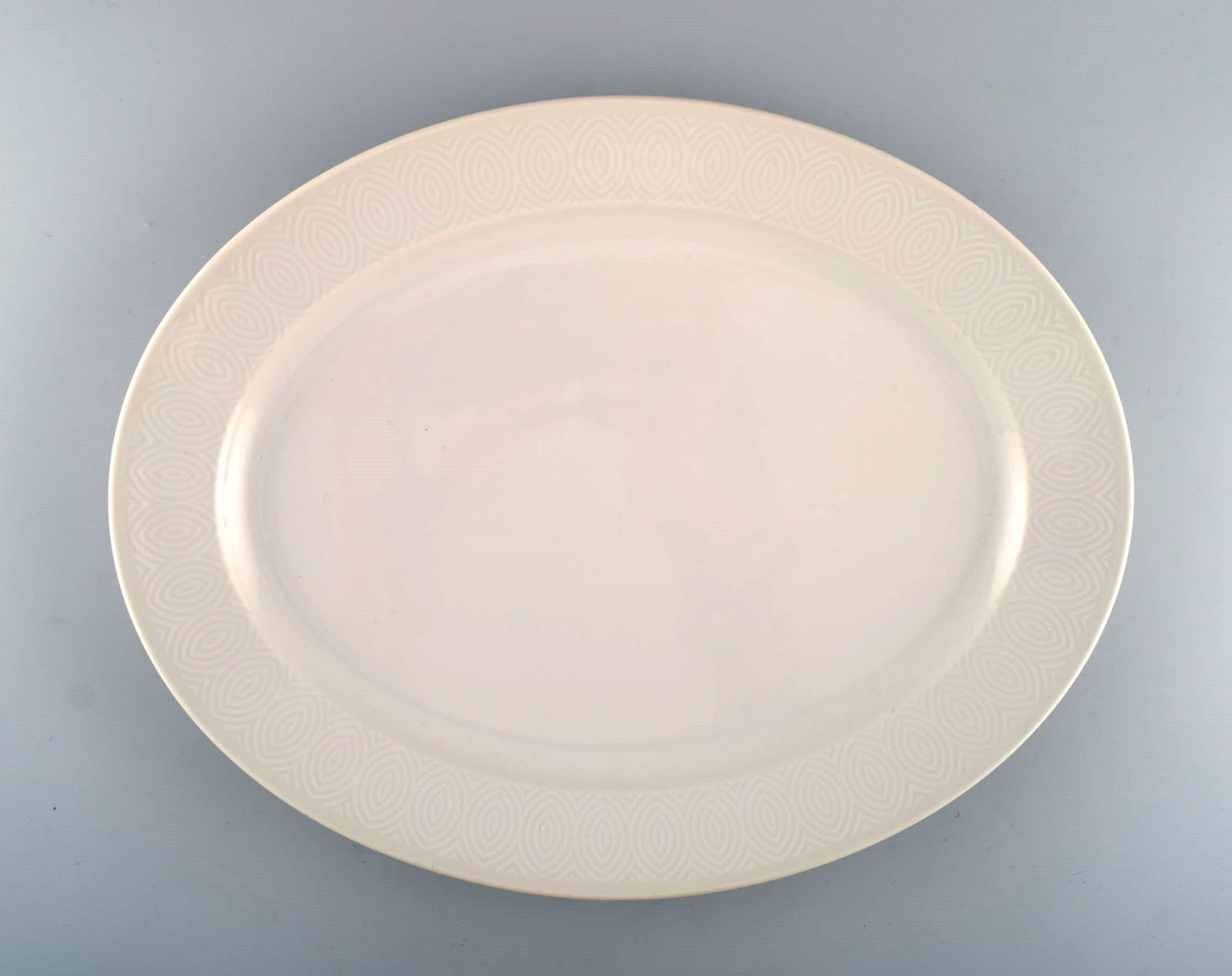 Royal Copenhagen. Salto Service, White. Large oval serving dish. 1960s. (1 of 5)
