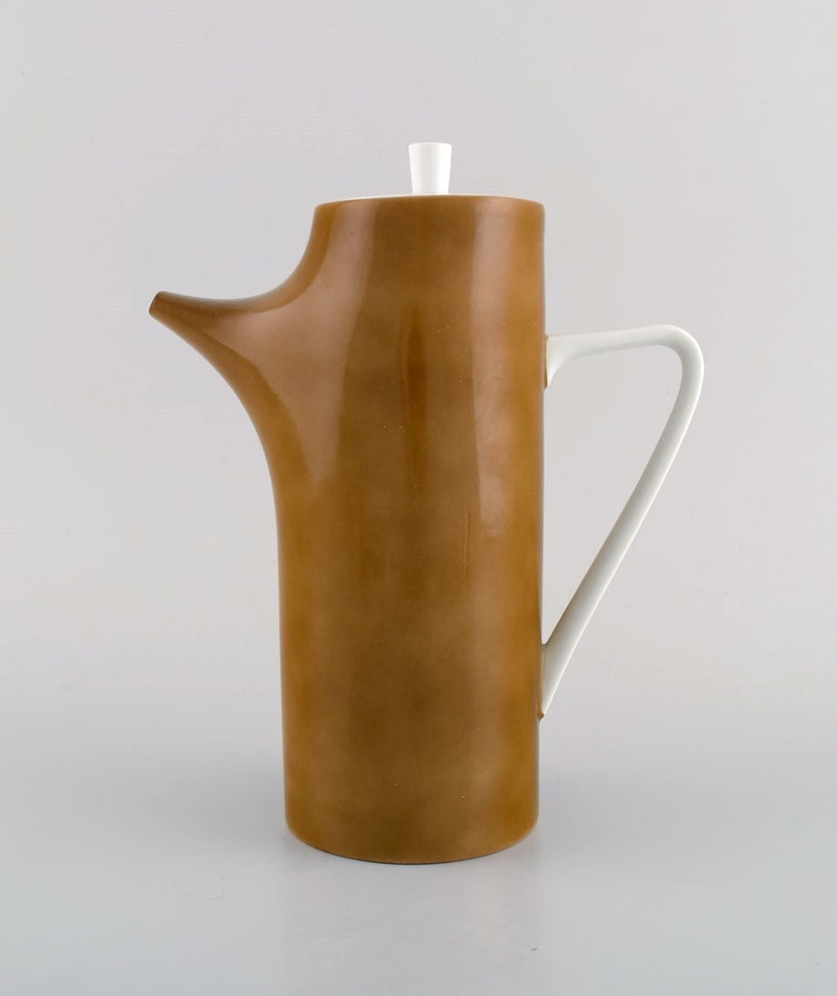 Kenji Fujita for Tackett Associates. Modernist coffee pot in porcelain. Dated 1953-56. (1 of 7)