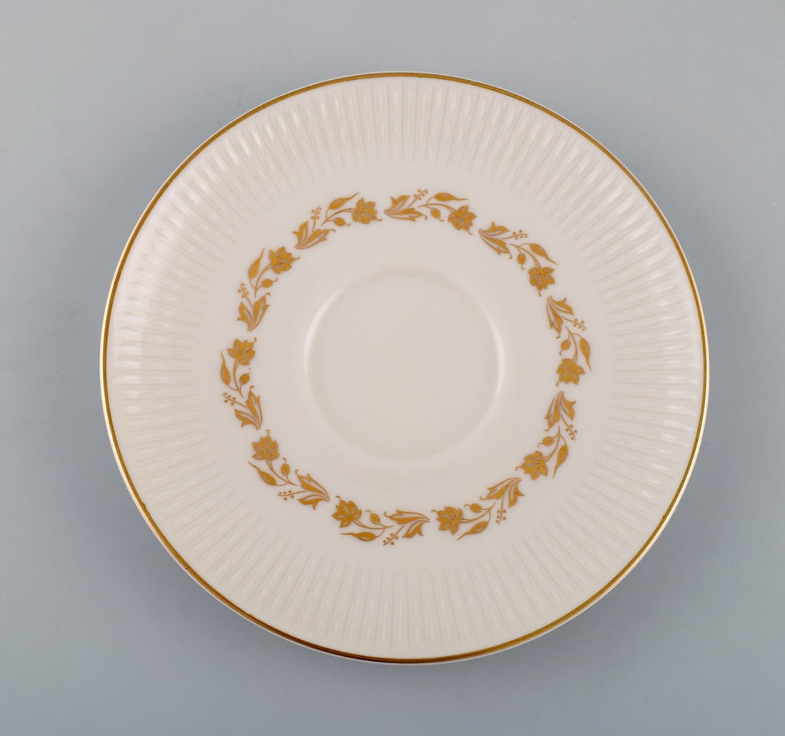 Royal Doulton, England. Twelve Fairfax teacups with saucers and a cream jug in porcelain with - 5