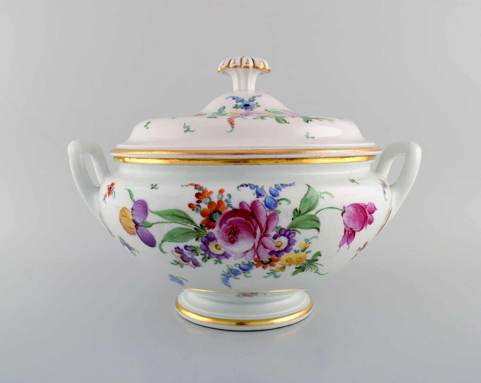 Large antique Meissen soup tureen in porcelain with hand-painted flowers and gold decoration. Late (1 of 6)