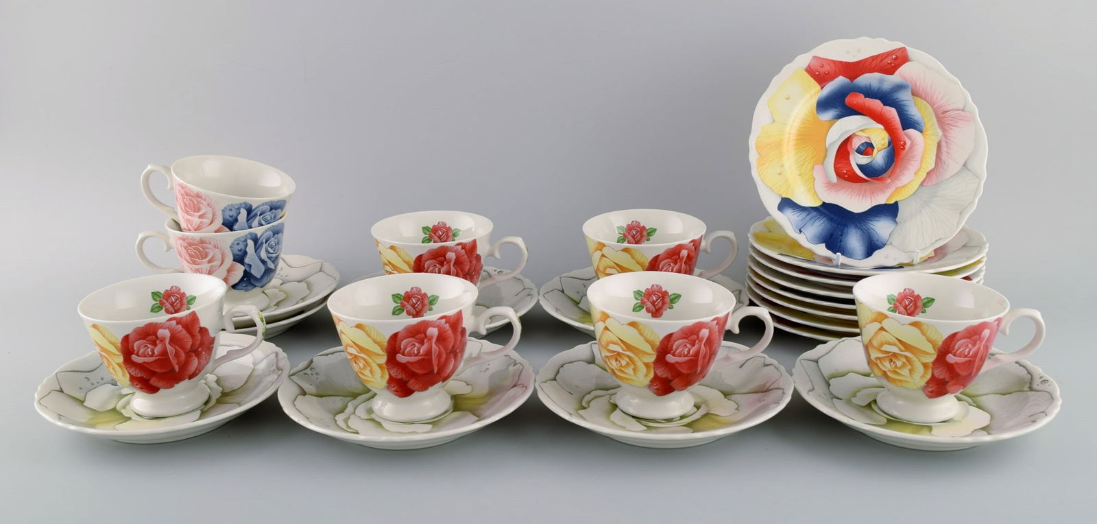 Emilio Bergamin for Taitù. Romantica coffee service for eight people in porcelain with flowers. (1 of 8)